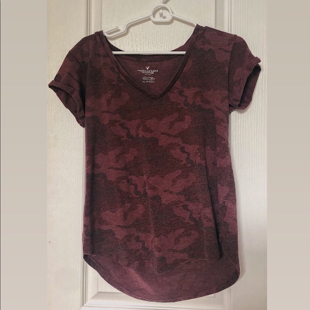 American Eagle V-neck tee